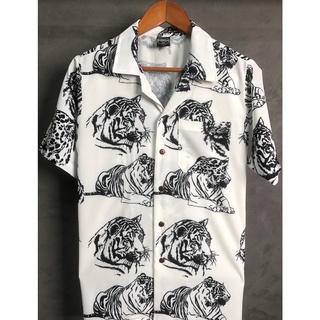 สินค้า Hawaii เสื้อฮาวาย ผ้านิ่ม ไม่ต้องรีดใส่สบาย ผ้าไหมอิตาลี ลายเสือขาวดำ H285