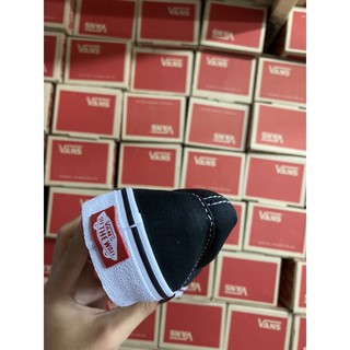 ภาพขนาดย่อของภาพหน้าปกสินค้าVans Classic Slip On สีดำ-ขาว  พร้อมกล่อง/จ่ายชำระปลายทางได้ จากร้าน snearkerbybt บน Shopee ภาพที่ 2