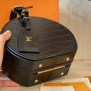 กระเป๋าถือ​ Louis​Vuitton​