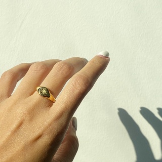ภาพขนาดย่อของภาพหน้าปกสินค้าimean.store - Starburst ring with titanium  แหวนงานไทเทเนี่ยมสีทองผิววาว จากร้าน imean.store บน Shopee