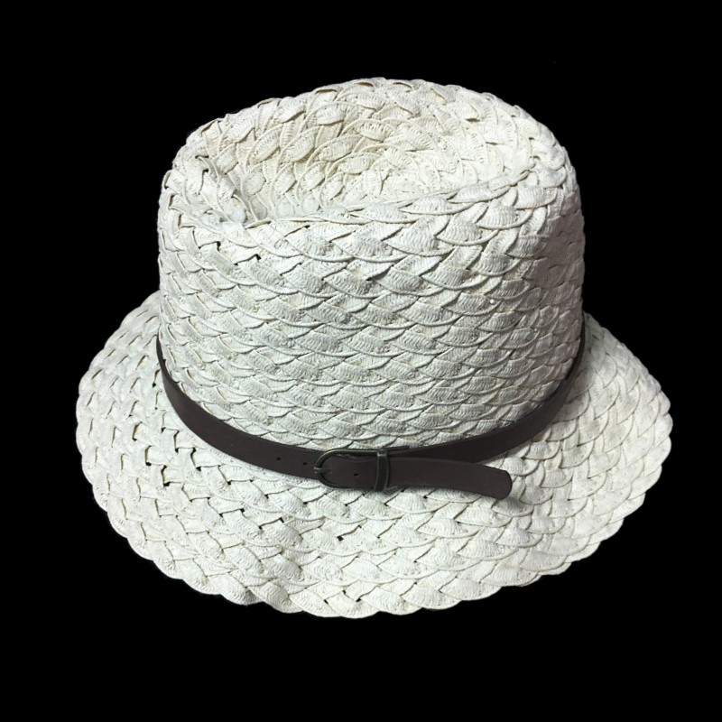 หมวกสาน-สีครีม-คาดด้วยสายเข็มขัด-ใช้สวมใส่กันแดด-หรือตามแฟชั่น