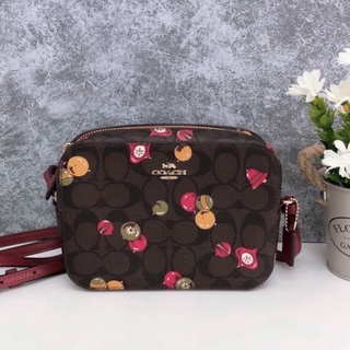 🎀 (สด-ผ่อน) ครอสบอดี้ ทรงกล่อง COACH C6904 MINI CAMERA BAG IN SIGNATURE CANVAS WITH ORNAMENT PRINT