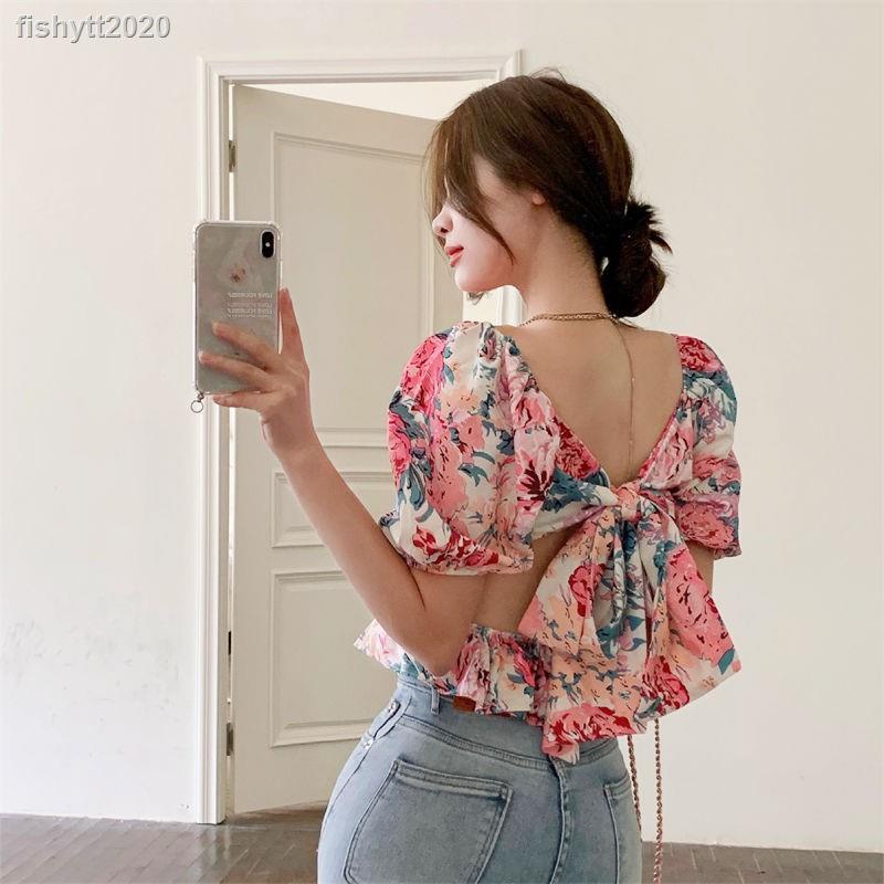 เสื้อลายดอก-เนคไท-เสื้อคอเหลี่ยมสั้น