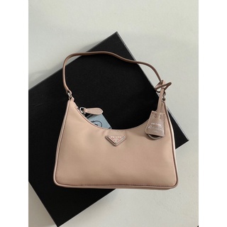 พรี​ ราคา5000 Prada Hobo Re-Edition 2005 Nylon 1NE204 กระเป๋าแฟชั่น กระเป๋าสะพายไหล่