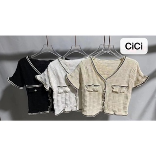 Cici(NO.H318)เสื้อครอปไหมพรมแขนสั้นแต่งขอบ ดีเทลกระดุมมุกเพิ่มความน่ารักไปอี้กกก