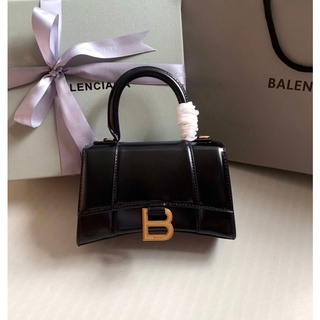 กระเป๋าสะพายพร้อมส่ง New Balenciaga Hourglass xs top handle bag 📌size 19 cm