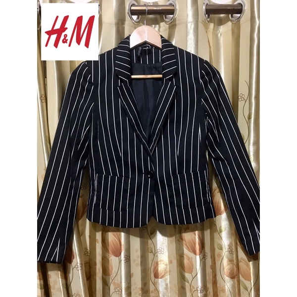 divided-black-striped-jacket-blazer-suit-size-34-แจ็คเก็ต-สูทแบรนด์เอชแอนด์เอ็ม-สีดำลายริ้ว-ทรงสั้นเข้ารูป