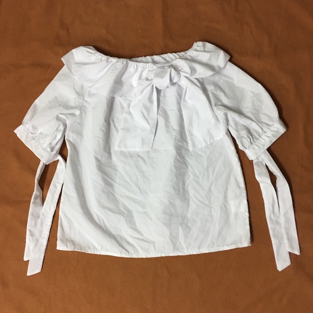 เสื้อสีขาวแขนตุ๊กตา-size-f-มือ2-ผู้หญิง