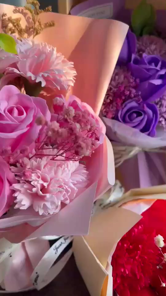 ดอกกุหลาบวาเลนไทน์-สวยหอม-มาพร้อมกล่อง-สวยหรูดูดี