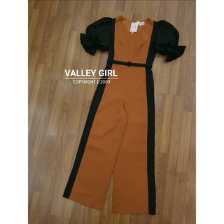 VALLEY GIRL จั๊มสูทกางเกงขายาว รุ่นนี้ทรงสวยมากเนื้อผ้าดีสุดๆ เข็มขัดแยกค่า แถบข้างใส่แล้วผอมเพียว งานสวยเนี้ยบมากค่า