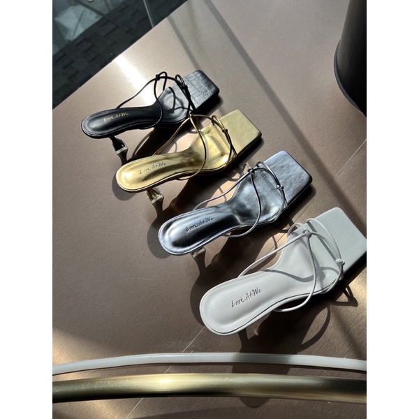 ภาพหน้าปกสินค้าkaya รองเท้าแฟชั่น รองเท้าแตะมีส้น สีเงิน สีทอง สีดำ สีขาว จากร้าน look.at.we บน Shopee