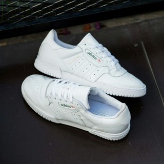 รองเท้าผ้าใบ Adidas Calabasas สีขาว