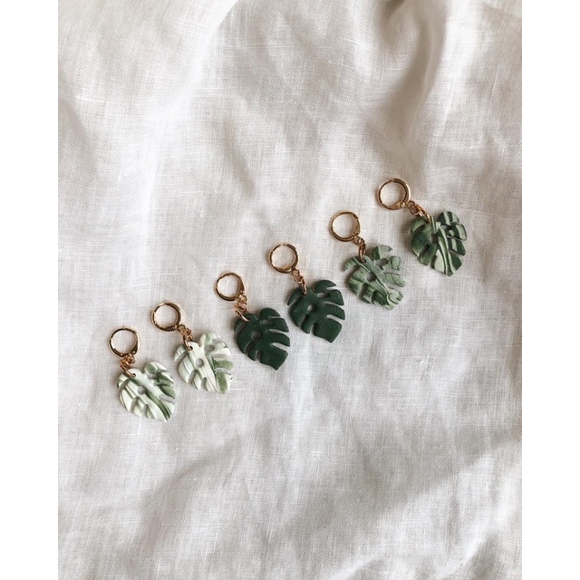 monstera-huggies-earrings