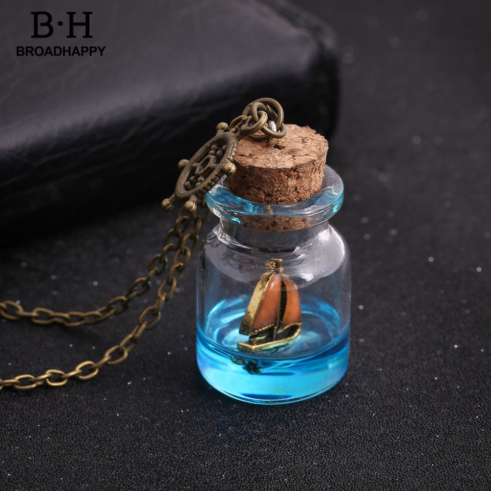 ขวดแก้วเรือใบเรืองแสง-ecklace