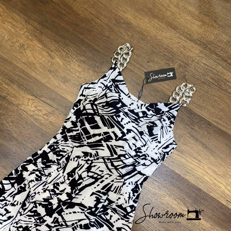 chain-strap-jumpsuit-จั๊มสูทขายาวสายแต่งโซ่สีเงิน-showroom-brand