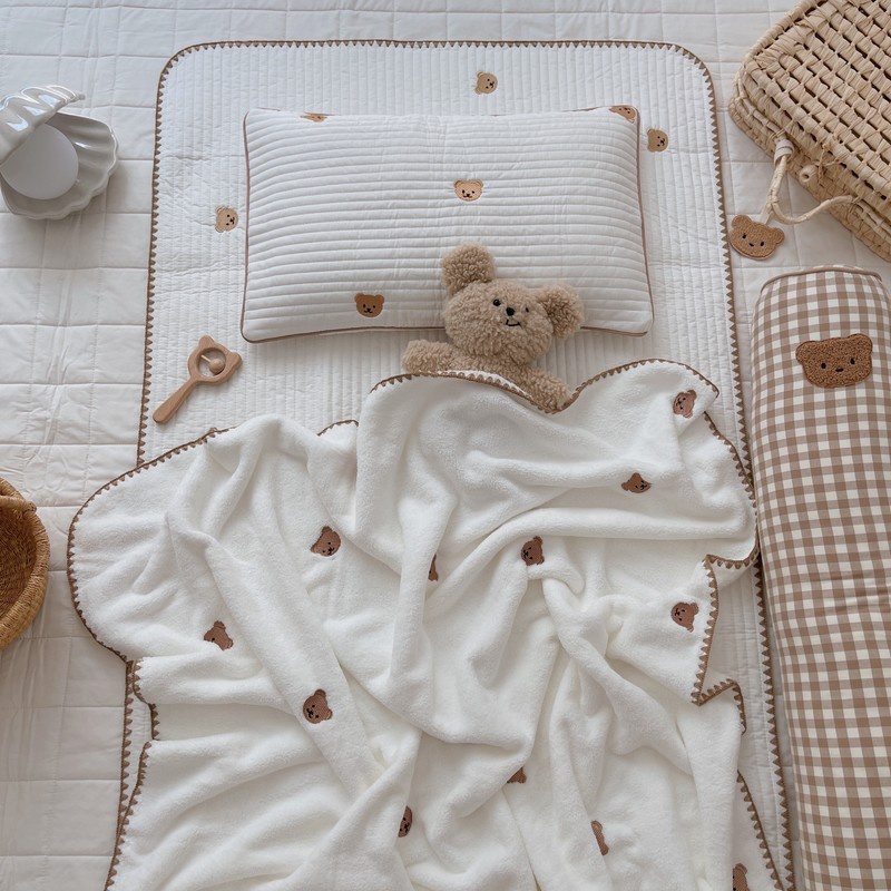 ผ้าห่มขนนุ่ม-ปักหน้าหมี-collection-teddy-สินค้าพร้อมส่งในไทย