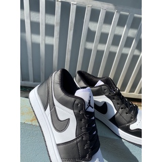 ภาพขนาดย่อของภาพหน้าปกสินค้ารองเท้าผ้าใบ Air jordan lowมาใหม่พร้อมส่ง37-45 รองเท้าผ้าใบ 1 จากร้าน nishop589 บน Shopee