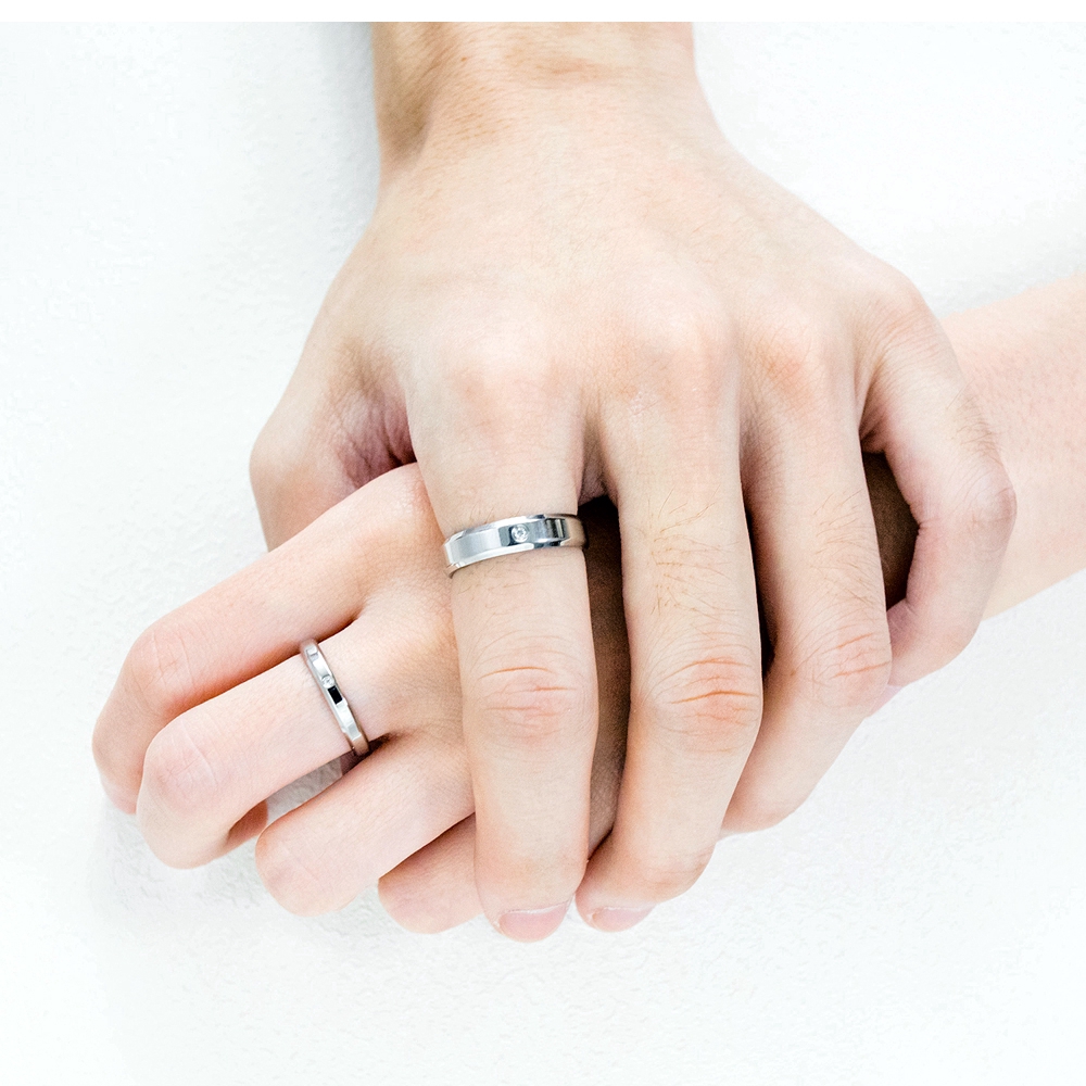 ภาพหน้าปกสินค้าOLEVS แหวนผู้หญิง / แหวนผู้ชายเครื่องประดับสแตนเลสแหวนเกลี้ยงแหวนเพชรคู่Couple Rings จากร้าน olevs_official.th บน Shopee