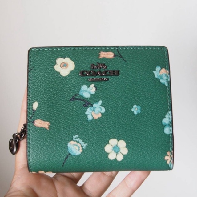 สด-ผ่อน-กระเป๋าสตางค์-สีเขียวลายดอกไม้-c8703-snap-wallet-with-mystical-floral-print