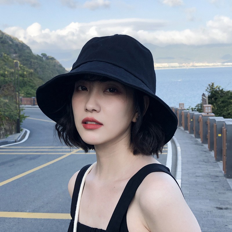 ภาพหน้าปกสินค้าเน็ตไอดอล หมวกบักเก็ตแก็ตผู้หญิง หมวกผ้าสีดำ สไลด์เกาหลี สาวแท่ กันแดดกันยูวี รุ่นA014 สีดำ จากร้าน chenqiaojia บน Shopee