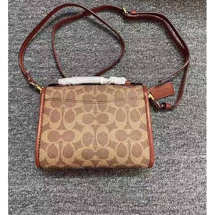 coach-kip-turnlock-crossbody-c4204