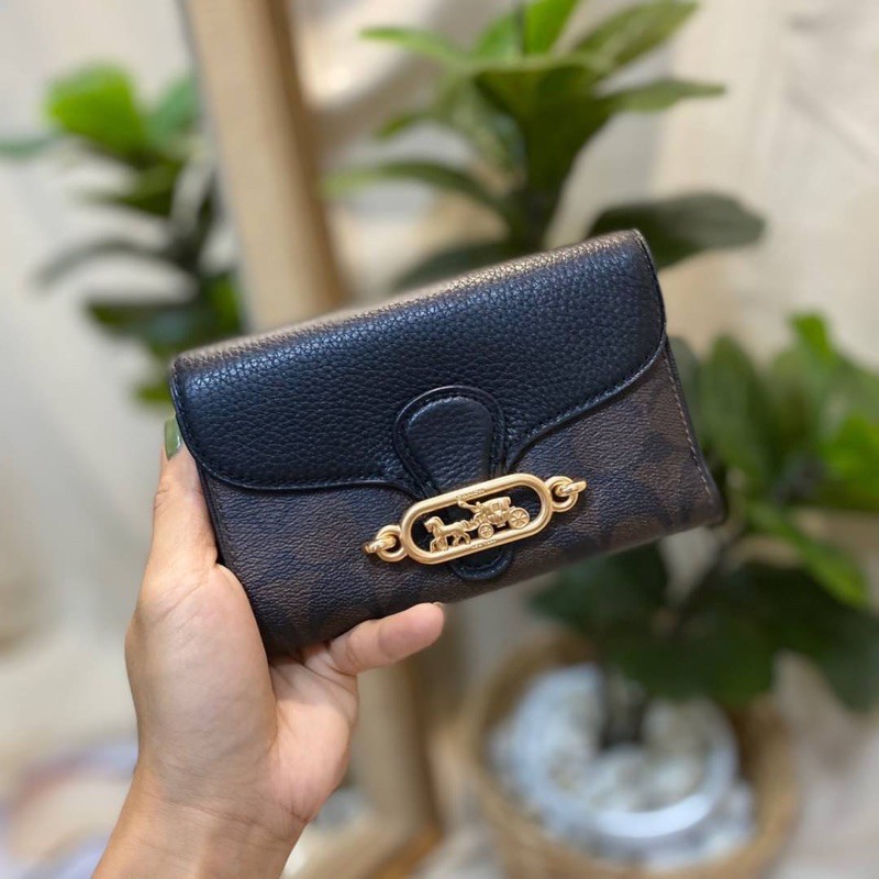 ผ่อน0%) กระเป๋าสตางค์ ใบกลาง 3 พับ JADE MEDIUM ENVELOPE WALLET IN