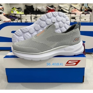 Skechers go walk slip on รองเท้าลำลองแบบสวมพร้อมกล่อง