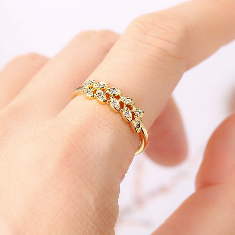ภาพหน้าปกสินค้าZhouyang แหวนใบคริสตัลสำหรับผู้หญิงปรับน่ารักทองแหวนเครื่องประดับ สไตล์เกาหลี เครื่องประดับซัพพลายเออร์ KAR368