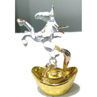 ม้าฮ่อแก้วเป่าก้อนทอง เป็นสัญลักษณ์ของความขยันคล่องแคล่วว่องไวความก้าวหน้าหนุนนำโชคลาภเงินทอง