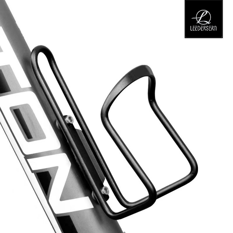 ภาพหน้าปกสินค้าLee Bicycle ขากระติกน้ำรุ่น ZH-30 สำหรับรถจักรยาน มีให้เลือก 5 สี ราคาประหยัด แข็งแรงทนทาน สวยงาม (รุ่นนี้ไม่มีน๊อตให้)