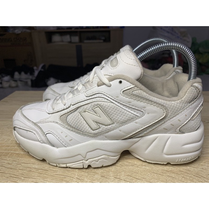 new balance อ้วน สีขาว | Shopee Thailand