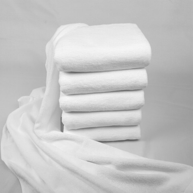 ภาพหน้าปกสินค้าผ้าเช็ดตัว ผ้าขนหนู เกรดโรงเเรม ขนาด 27"x54" นิ้ว (12-14 ปอนด์) ผ้าหลุด Qc by SatienShop87