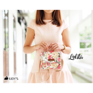 Lolita ลายดอกพื้นครีม