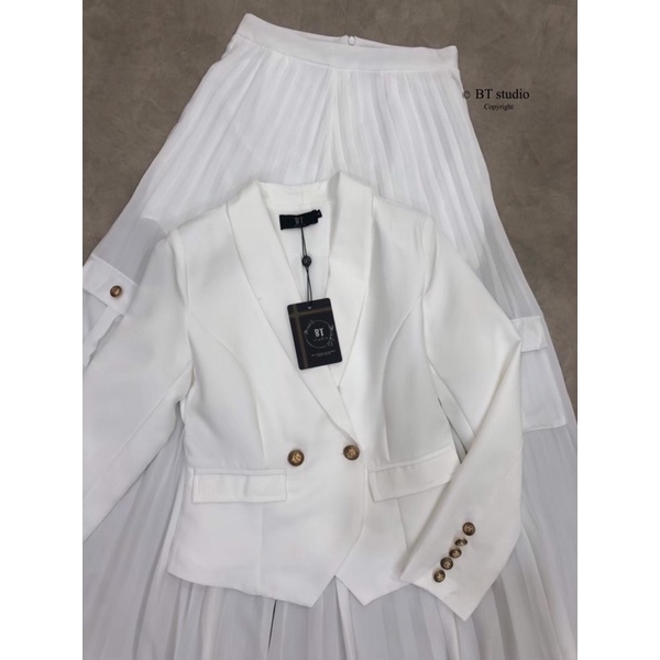 ชุดเซทสีขาว-เสื้อสูท-กระโปรงอัดพลีท