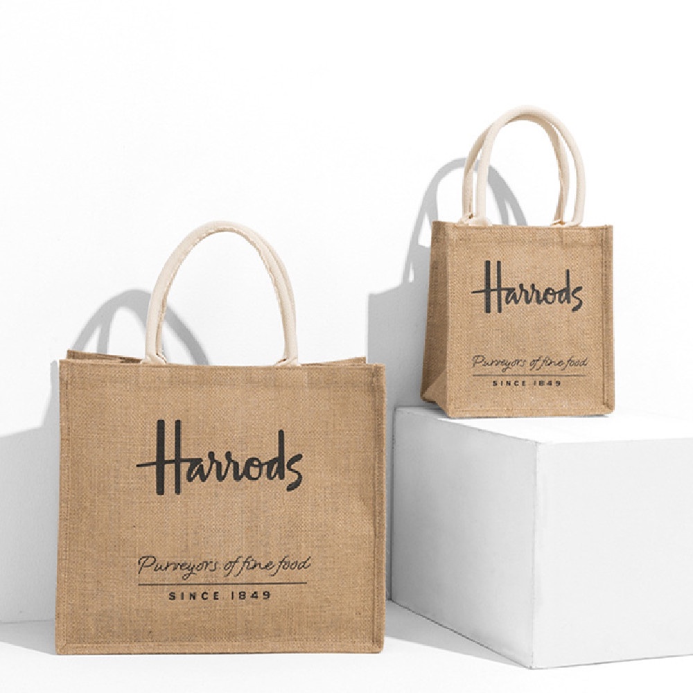 กระเป๋าถือ-ผ้าฝ้าย-และผ้าลินิน-พิมพ์ลายตัวอักษร-harrods