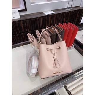 (ผ่อน0%) กระเป๋าสะพายข้าง Michael Kors Suri Small Bucket Crossbody Classic Strap Blush Pink 35T0GU2C0L หนังแท้ สีชมพู