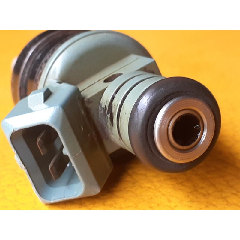 หัวฉีดน้ำมัน-injector-injection-valve-แท้เดิม-bmw-e30-e36-e28-e34-e32-e31-z1