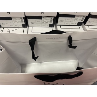 ภาพขนาดย่อของภาพหน้าปกสินค้าถุงกระดาษ แบรนด์ LYN สีขาว จากร้าน nanthapat.ying2019 บน Shopee ภาพที่ 5