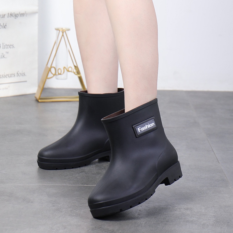 รองเท้าบูทกันฝนผู้หญิง-แฟชั่น-รองเท้าบู๊ทกลาง-นุ่มและไม่ลื่น-รองเท้าน้ำ