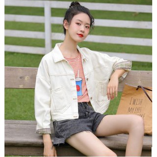 ภาพขนาดย่อของภาพหน้าปกสินค้าแจ๊คเก็ตยีนส์สีขาวเบท(ครีม) เสื้อคลุมยีนส์ สไตล์เกาหลี ฤดูใบไม้ร่วง(แขนพลับมีลาย) จากร้าน pungpungbuahin บน Shopee