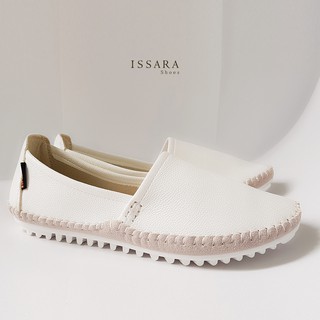 ภาพหน้าปกสินค้าIssara Shoes รองเท้าคัชชูผู้หญิง Soft\'n go ขอบตรง ส้นเตี้ย หนังนิ่มสีขาว ที่เกี่ยวข้อง
