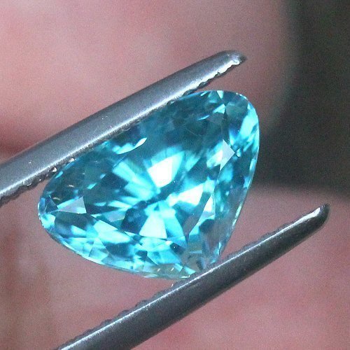 พลอยเพทาย-blue-zircon-นน3-99กะรัต