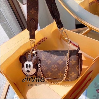 🔥พร้อมส่ง🔥กระเป๋าสะพายข้าง mini pochette มาพร้อมพวงกุญแจสุดคิ้วท์ ใส่ 13promaxได้ค่ะ