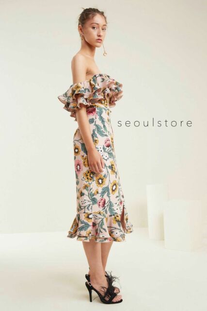 new-korea-dress-by-seoulstore-เดรสเปิดไหล่-สีชมพูลายดอก-ช่วงบนแต่งระบาย