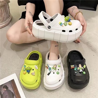 รองเท้าหัวโต  พื้นหนา 6.5cm แต่งด้วยสติ๊กเกอร์รองเท้า conno6