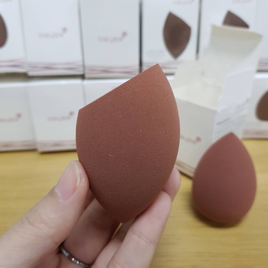 dayse-beauty-blender-ac005-เดย์ซี่-ฟองน้ำ-ฟองน้ำแต่งหน้า-ฟองน้ำท้ายตัด-อุปกรณ์แต่งหน้า-x-1-ชิ้น-npabcmall