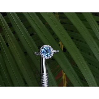 แหวน พลอยแท้ บลูโทปาส ทรงกลม Blue Topaz มีเพชรประดับ เพชร CZ ตัวเรือนเงิน 92.5