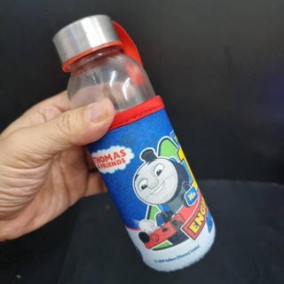 ขวดแก้ว THOMAS&amp;FRIENDS พร้อมปลอกมีฝาปิดพร้อมหูหิ้ว ขนาด 7 นิ้ว ความจุ 300 ml. ลายลิขสิทธิ์แท้