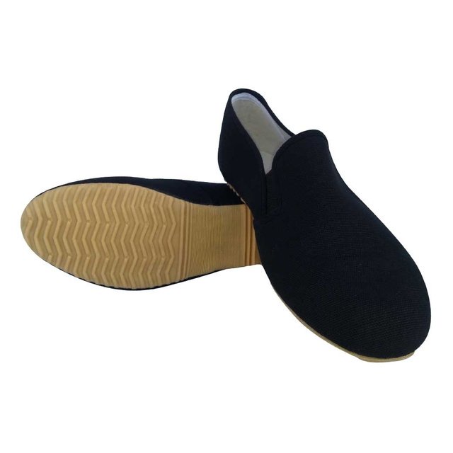 ภาพหน้าปกสินค้ารองเท้าผ้าใบเพื่อสุขภาพ กังฟู รุ่น S777 สีขาว / ดำ (35-44) จากร้าน theclover1 บน Shopee