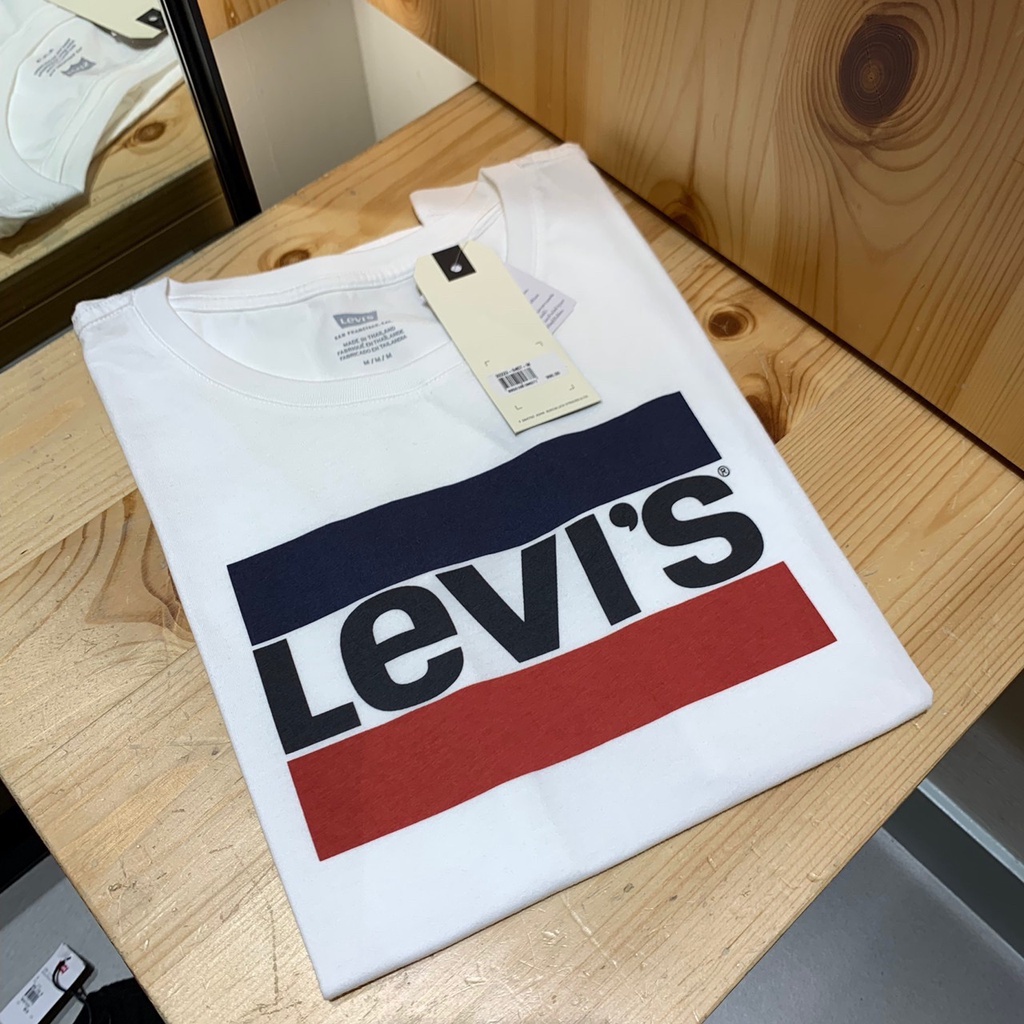 เสื้อยืดสีขาวlevis-เสื้อยืดคอกลมสตรีลีวายส์-ของแท้-1000